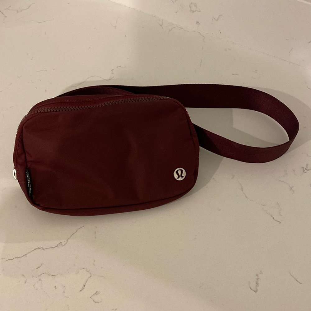 Lululemon Everywhere Belt Bag Maroon